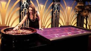 Tampilan meja live casino candu777 dengan dealer profesional